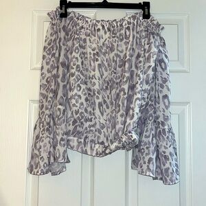 Off the shoulder bell sleeves leopard top